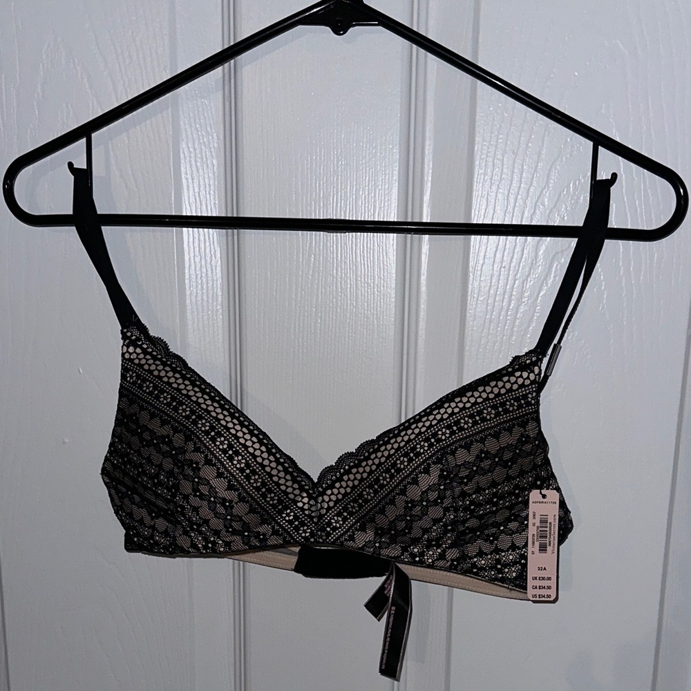 Victoria's Secret Black and Cream Lace Bra